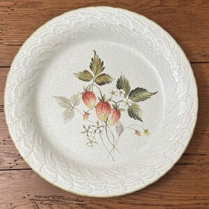 Mikasa Laurel Cream Dinner Plates with Strawberry Design - Strawberry Fields